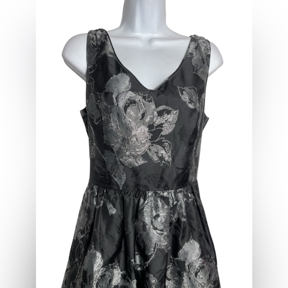 White House Black Market dress size 10 black & silver metallic cocktail dress 🖤 - Picture 2 of 8